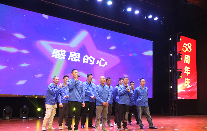 05樹(shù)脂車(chē)間合唱a.jpg